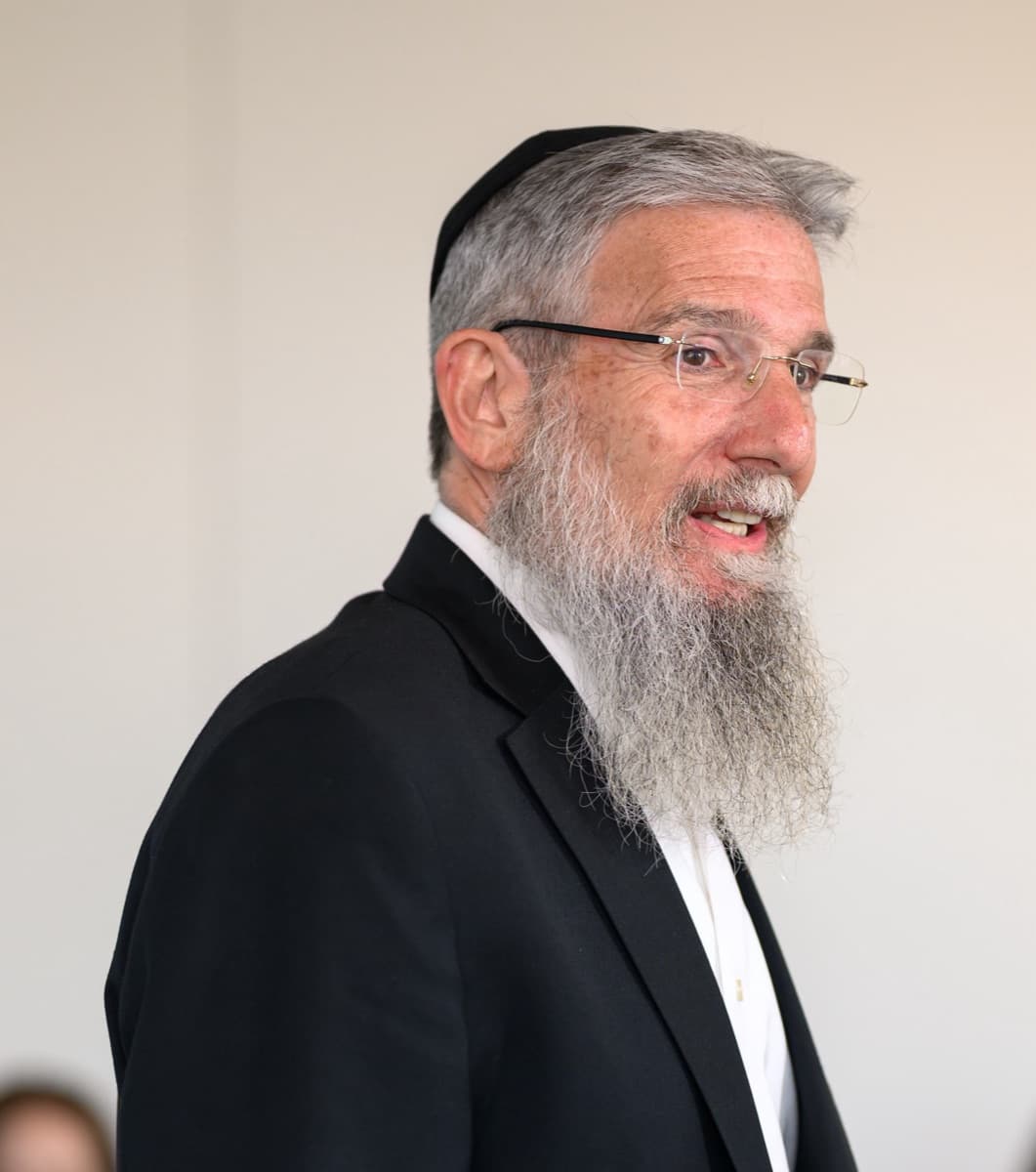 הרב ד״ר עודד קרבצ׳יק מרצה